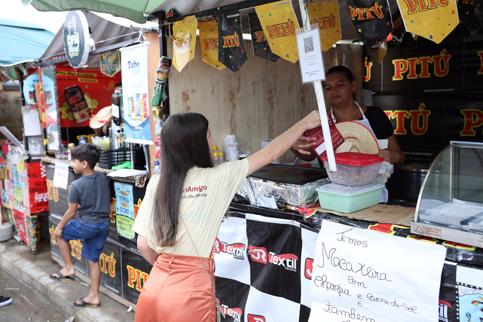 Em Caruaru, o Crediamigo contratou R$ 24,5 milhões em microcrédito voltada para empreendedores investirem nas as vendas do período junino (Foto: Raphael Augusto)