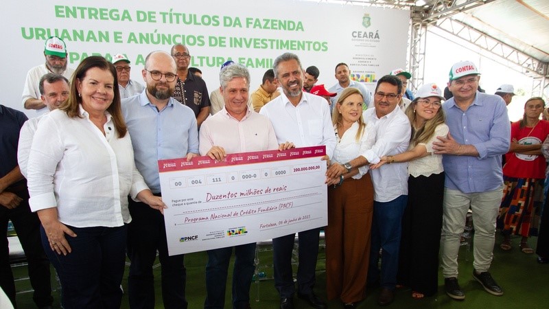 Entrega simbólica de R$ 200 milhões para o Programa Nacional de Crédito Fundiário (PNCF).
