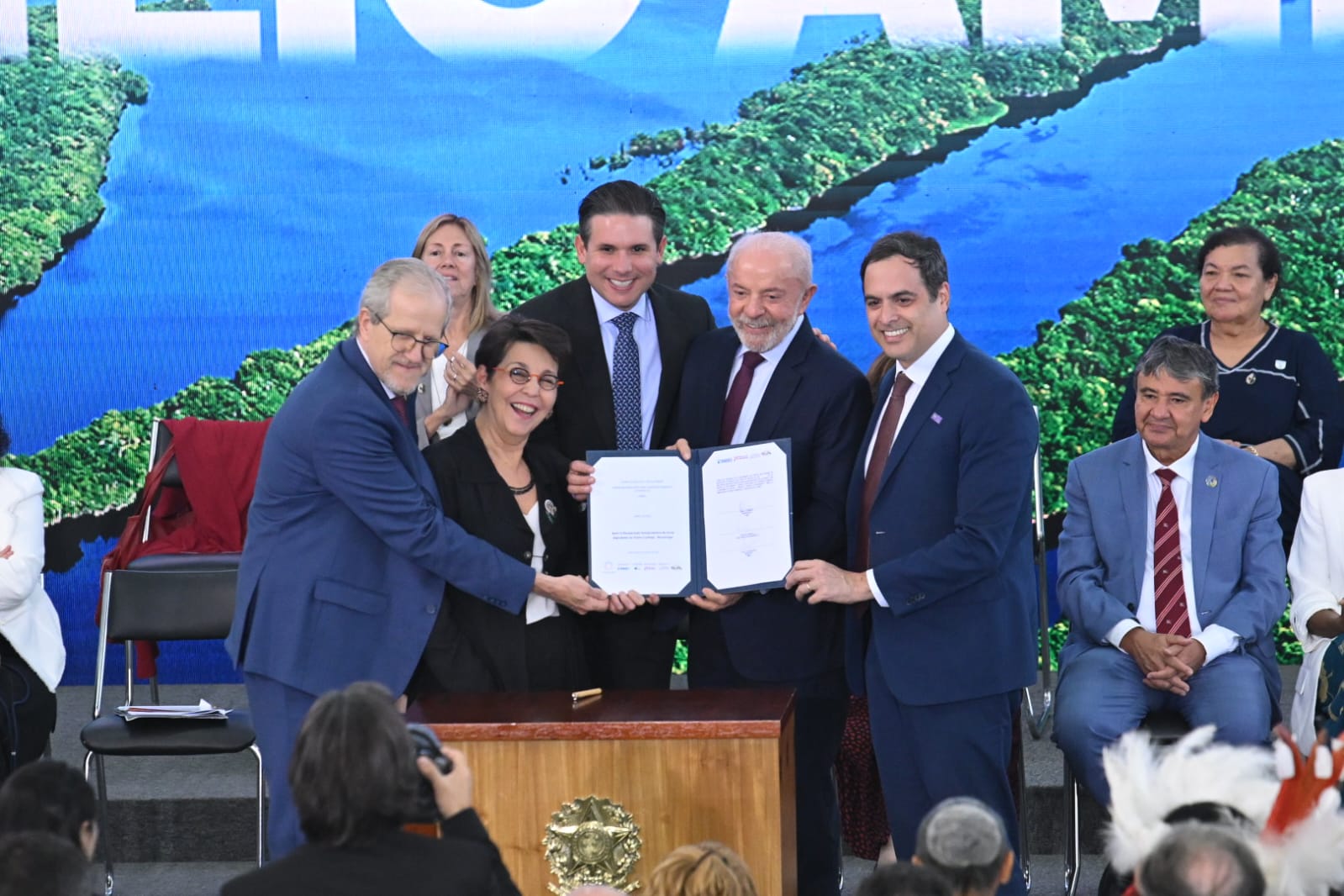 Lançamento realizado no Palácio do Planalto com presidente Lula da diretora Socioambiental do BNDES Tereza Campello e presidente do BNB Paulo Câmara FOTO Gabriel Andrade